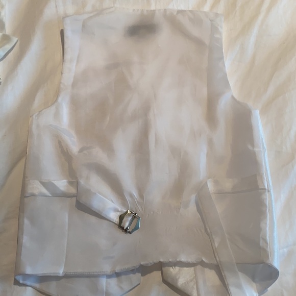 Boys Formal white tuxedo vest set. Size 4/5 - Picture 2 of 4